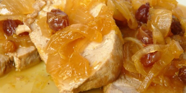 Solomillo a la naranja con pasas