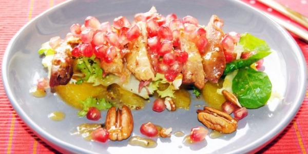 Ensalada de confit de pato, naranjas y granada